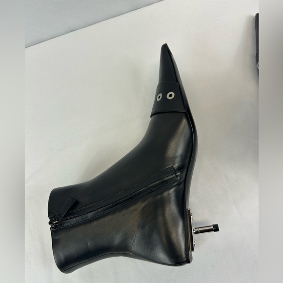 BALENCIAGA
Square Knife Buckled Leather Ankle Boots - Picture 8 of 10